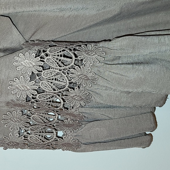 WinWin Ruffle Sleeve Tunic - Picture 3 of 6